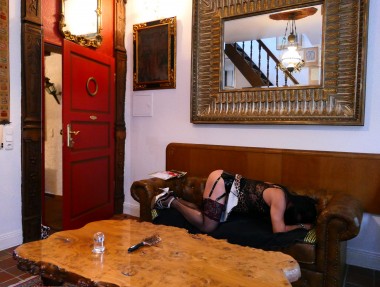 Hier zeige ich wie ich meine Herren mit Offener oder Angelehnte Zimmert&uuml;r anbiete >>>