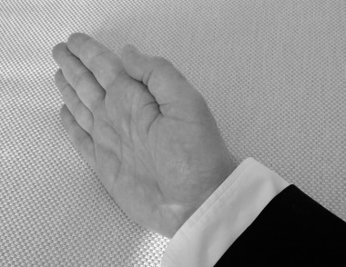 Selbstverst&auml;ndlich lasse meinen Arsch mit der Hand so richtig Versohlen bis es ger&ouml;tet ist