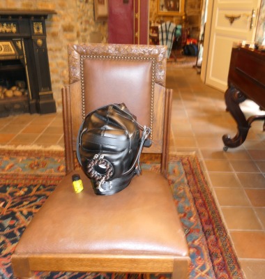 Nochmal zu INFO ! Biete mich auch voll mit Gesichtsmaske an nur mit ein Mund &Ouml;ffnung !>