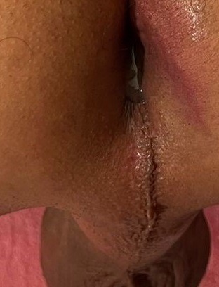 eigendlich wollte ich die Sperma drinnen lassen aber Herr sagte zu mir ich soll leicht raus dr&uuml;cken>