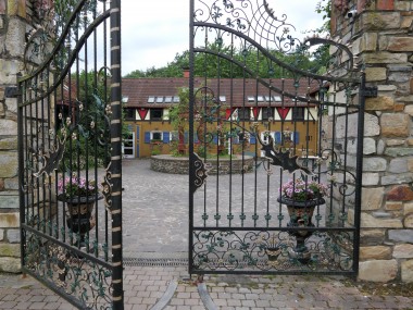 Hier kommt man ungesehen ins Zimmer rein wo ich dann Breit volle Stimmung warte >>>